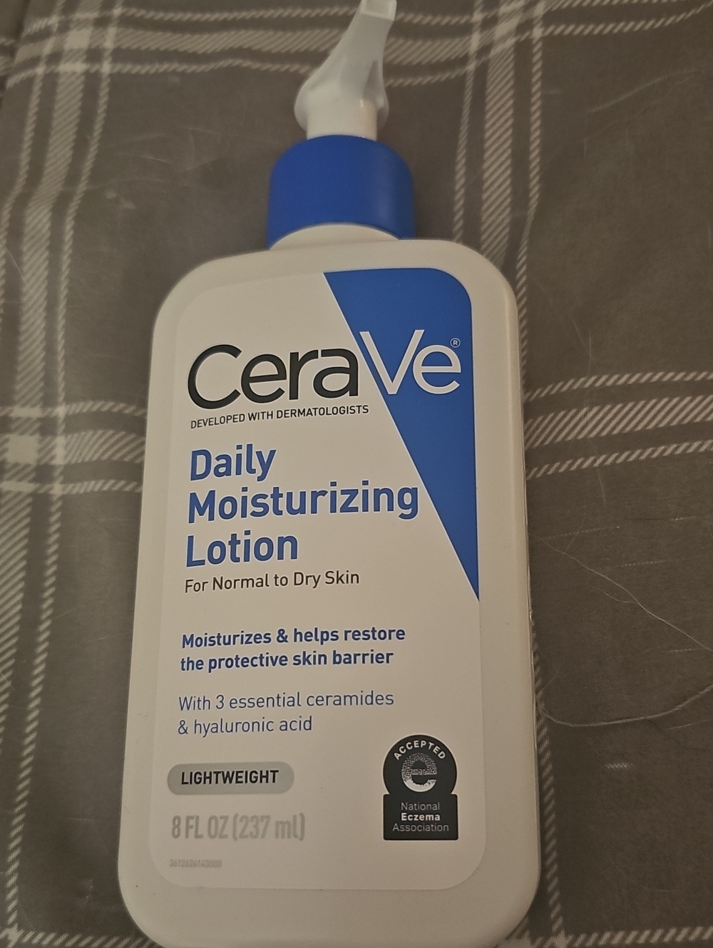 CeraVe Daily Moisturizing Lotion - Blue & White